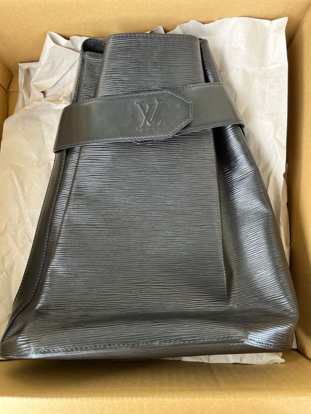 Louis Vuitton Black Epi Leather Crossbody Messenger